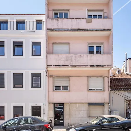Akicity Santos Lush Apartment Lisbon